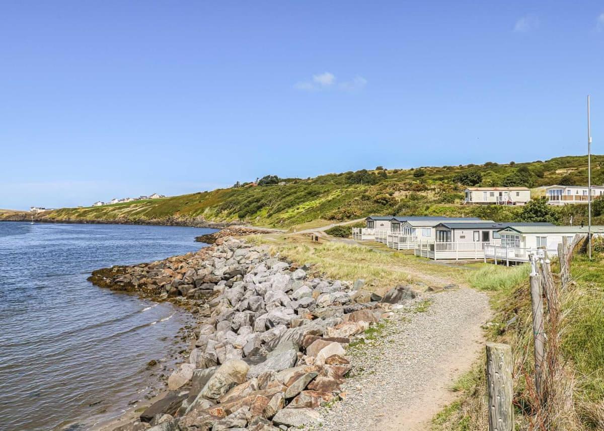 Waters Edge Leisure Park Hotel Cardigan Buitenkant foto