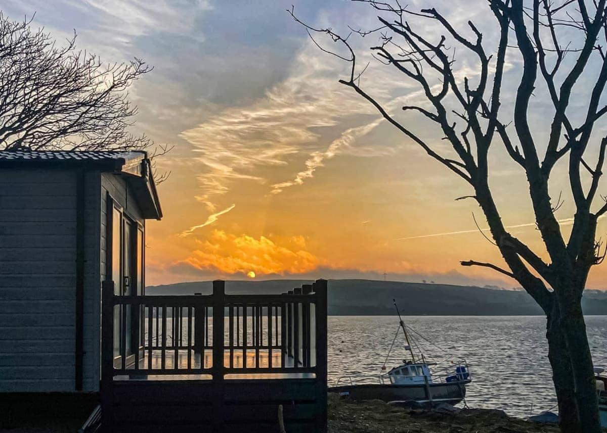 Waters Edge Leisure Park Hotel Cardigan Buitenkant foto