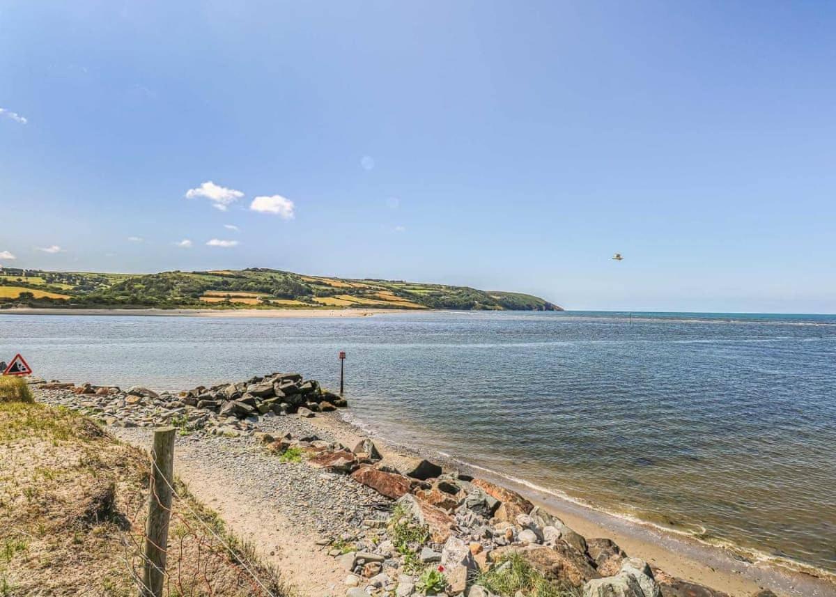 Waters Edge Leisure Park Hotel Cardigan Buitenkant foto
