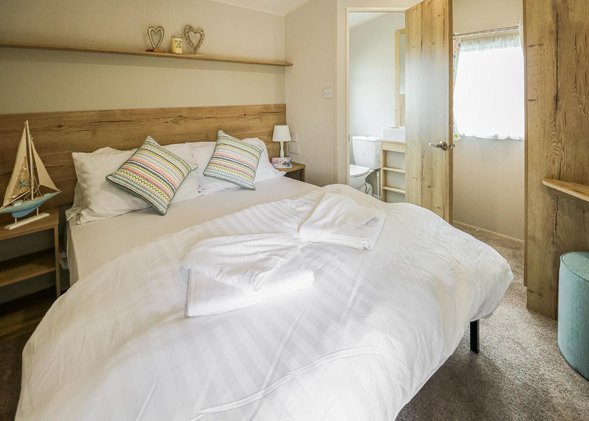 Waters Edge Leisure Park Hotel Cardigan Buitenkant foto