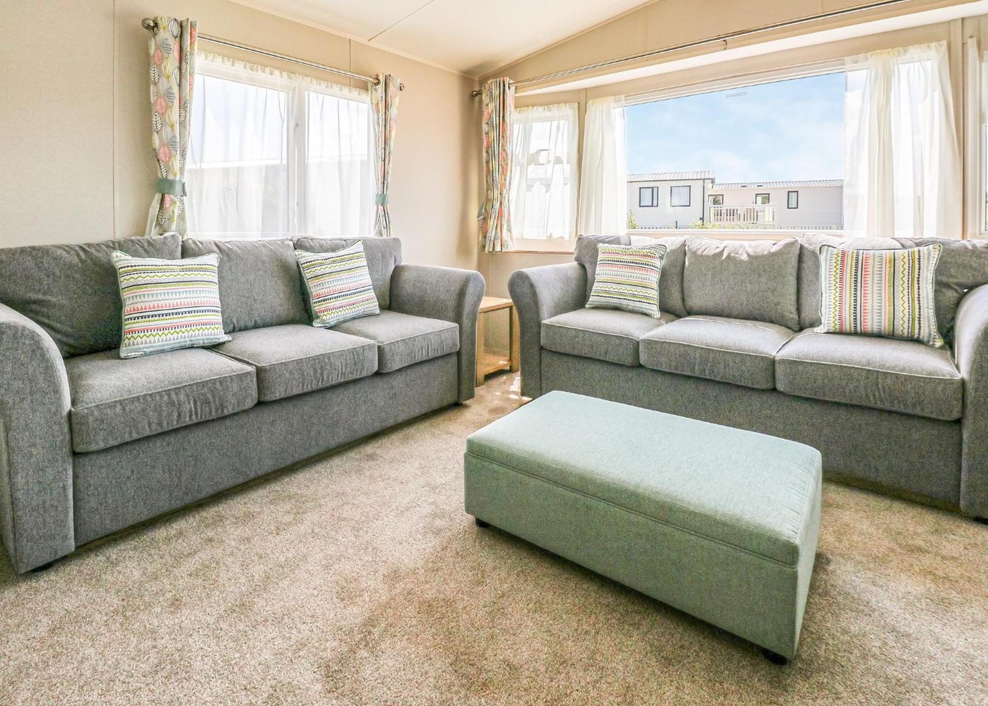 Waters Edge Leisure Park Hotel Cardigan Buitenkant foto