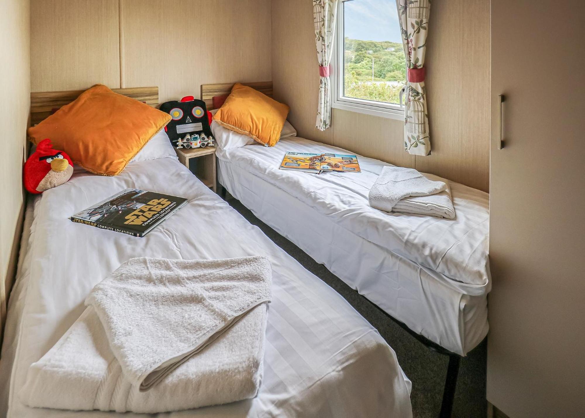 Waters Edge Leisure Park Hotel Cardigan Buitenkant foto