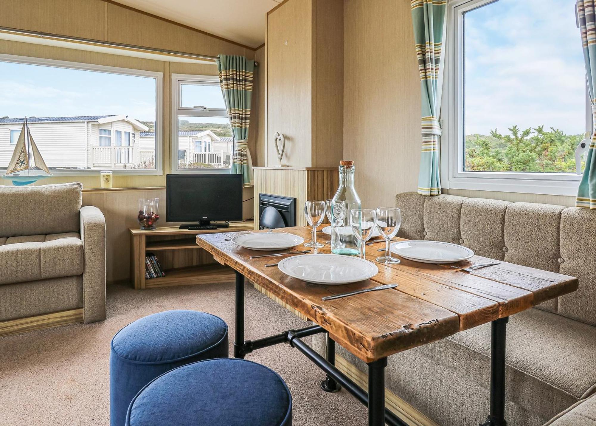 Waters Edge Leisure Park Hotel Cardigan Buitenkant foto