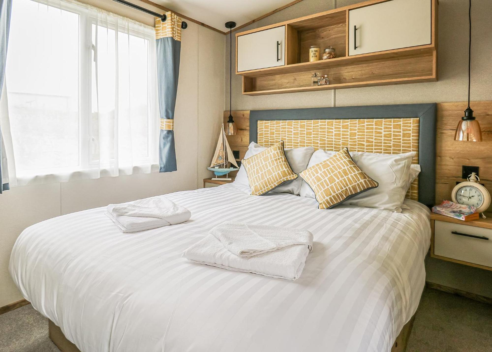 Waters Edge Leisure Park Hotel Cardigan Buitenkant foto