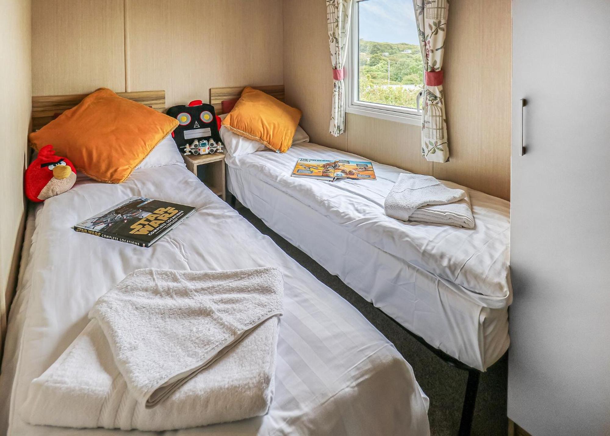 Waters Edge Leisure Park Hotel Cardigan Buitenkant foto