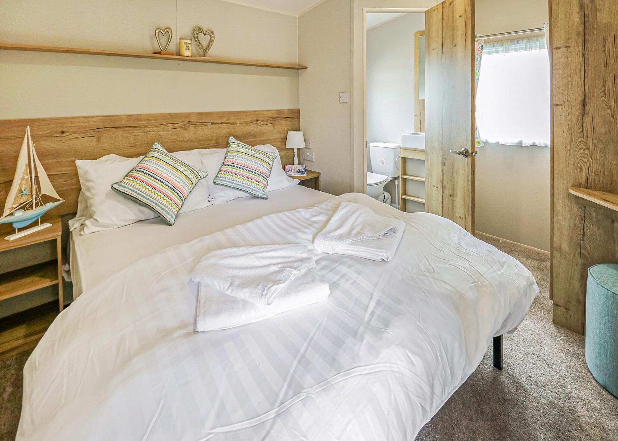Waters Edge Leisure Park Hotel Cardigan Buitenkant foto