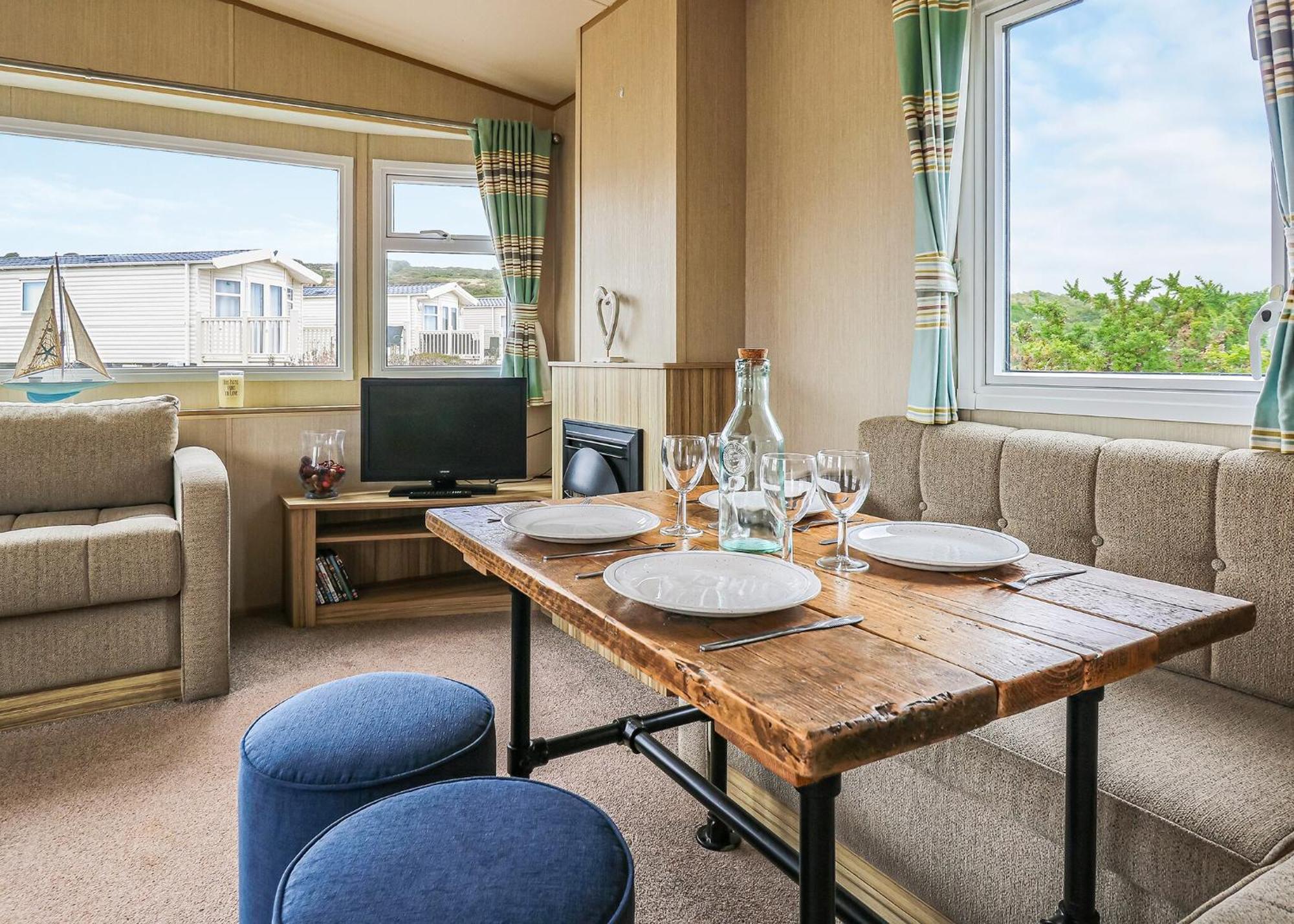 Waters Edge Leisure Park Hotel Cardigan Buitenkant foto