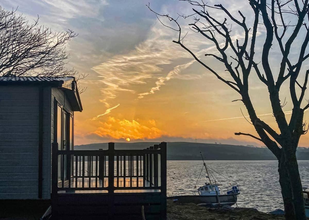 Waters Edge Leisure Park Hotel Cardigan Buitenkant foto