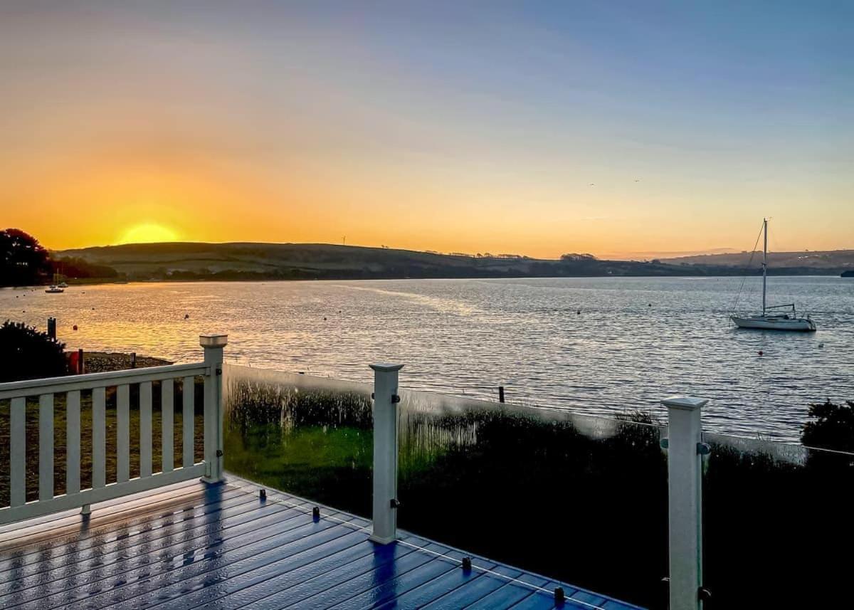 Waters Edge Leisure Park Hotel Cardigan Buitenkant foto